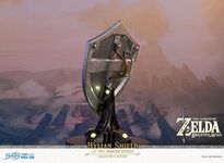 F4F BotW Hylian Shield PVC (Collector's Edition) - Official -06.jpg
