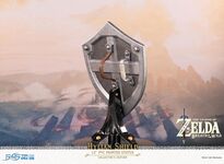 F4F BotW Hylian Shield PVC (Collector's Edition) - Official -33.jpg