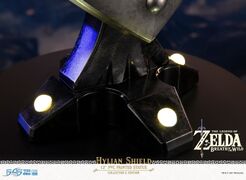 F4F BotW Hylian Shield PVC (Collector's Edition) - Official -20.jpg