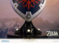 F4F BotW Hylian Shield PVC (Collector's Edition) - Official -25.jpg