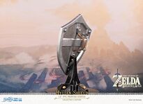 F4F BotW Hylian Shield PVC (Collector's Edition) - Official -35.jpg