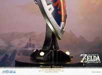 F4F BotW Hylian Shield PVC (Collector's Edition) - Official -24.jpg