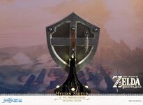 F4F BotW Hylian Shield PVC (Collector's Edition) - Official -05.jpg