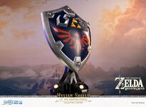 F4F BotW Hylian Shield PVC (Collector's Edition) - Official -21.jpg